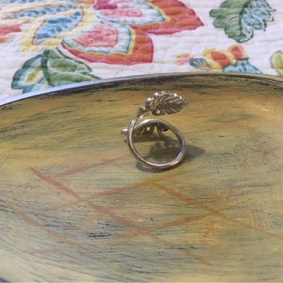 Chloe and Isabel palm wrap ring - Picture 2 of 2